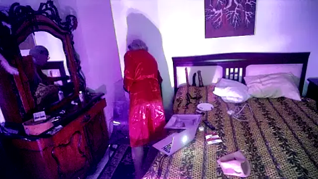 CharlotteVixxens online show from May 2, 11:54 pm