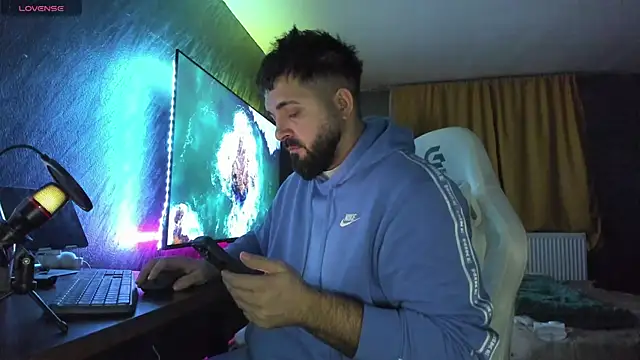 Snapshot of Eduu2322 chatting on December 22, 9:34 pm Eduu2322 online show from December 22, 9:34 pm