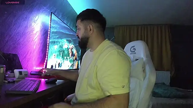 Snapshot of Eduu2322 chatting on January 7, 10:34 pm Eduu2322 online show from January 7, 10:34 pm