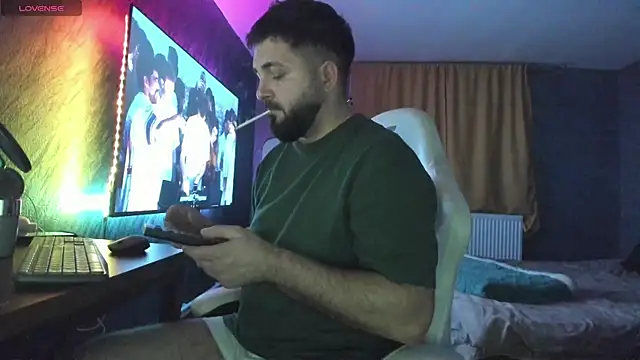 Snapshot of Eduu2322 chatting on January 8, 10:01 pm Eduu2322 online show from January 8, 10:01 pm