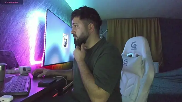 Snapshot of Eduu2322 chatting on February 4, 10:36 pm Eduu2322 online show from February 4, 10:36 pm