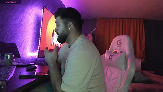 Snapshot of Eduu2322 chatting on February 9, 10:14 pm Eduu2322 online show from February 9, 10:14 pm