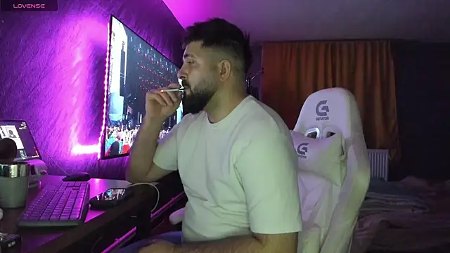 Snapshot of Eduu2322 chatting on February 12, 10:16 pm Eduu2322 online show from February 12, 10:16 pm