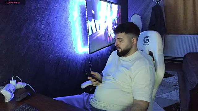 Snapshot of Eduu2322 chatting on April 7, 11:48 pm Eduu2322 online show from April 7, 11:48 pm