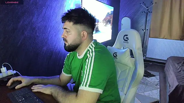 Snapshot of Eduu2322 chatting on April 8, 7:03 pm Eduu2322 online show from April 8, 7:03 pm