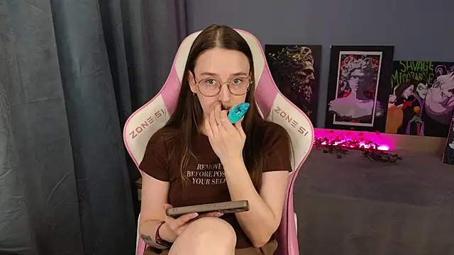 Snapshot of Sweet_frosti chatting on May 15, 2:29 am Sweet frosti online show from May 15, 2:29 am