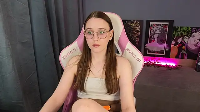 Snapshot of Sweet_frosti chatting on June 7, 2:59 am Sweet frosti online show from June 7, 2:59 am
