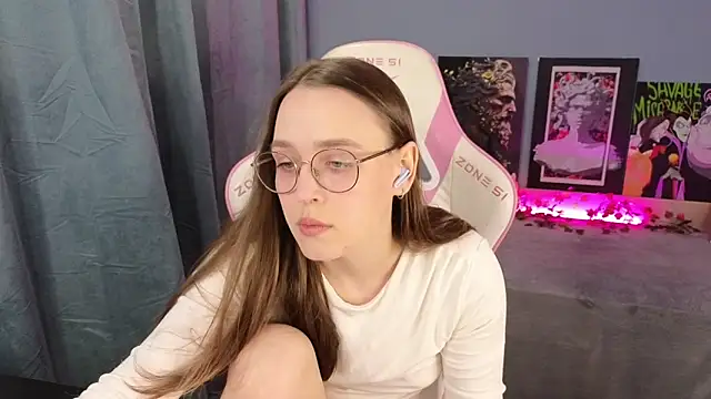 Snapshot of Sweet_frosti chatting on June 9, 2:56 am Sweet frosti online show from June 9, 2:56 am