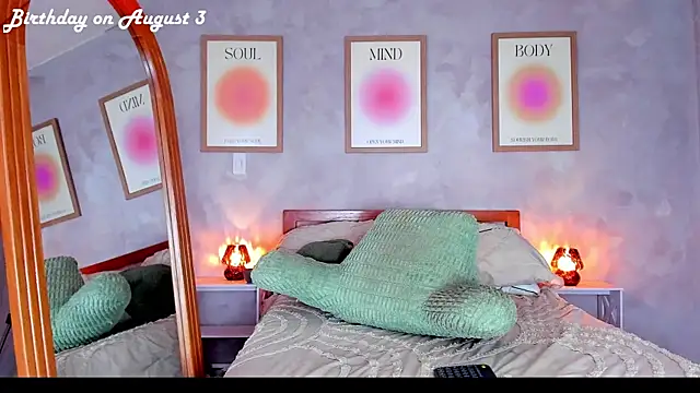 Snapshot of AliceBanks chatting on July 28, 2:13 pm AliceBanks online show from July 28, 2:13 pm