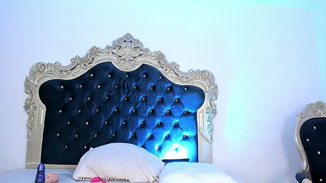 thecrazyadamss  online show from October 31, 4:02 am