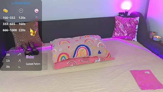 Snapshot of AlexaStoun chatting on October 6, 2:03 pm AlexaStoun online show from October 6, 2:03 pm