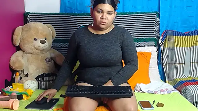 Snapshot of karolhot916 chatting on February 13, 11:15 pm karolhot916 online show from February 13, 11:15 pm