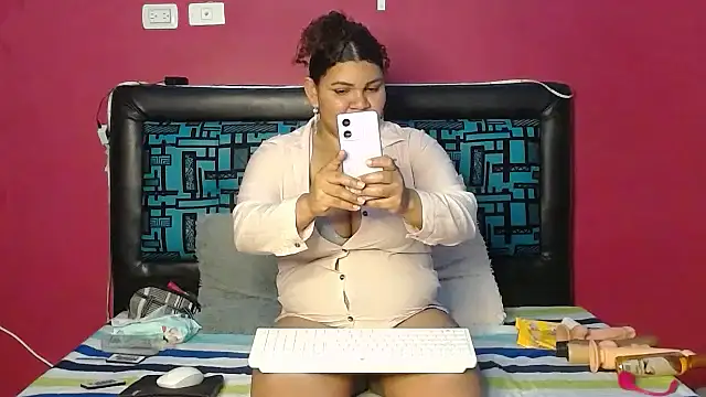 Snapshot of karolhot916 chatting on October 23, 12:10 am karolhot916 online show from October 23, 12:10 am