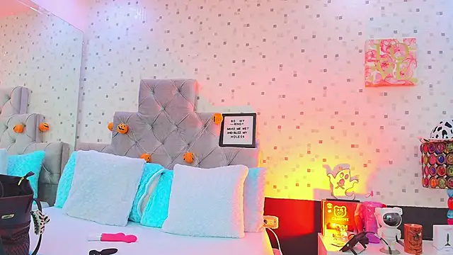 JulietaReyess online show from October 22, 11:54 am