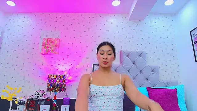 JulietaReyess online show from January 9, 11:57 am