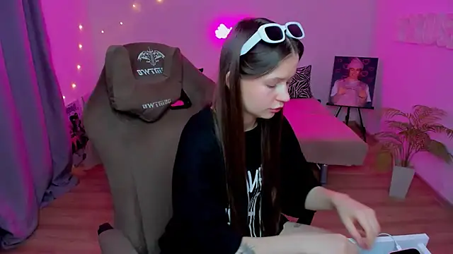 HelloRoxy online show from November 24, 7:13 pm