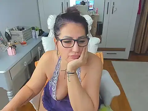karenncougar online show from February 8, 5:50 pm