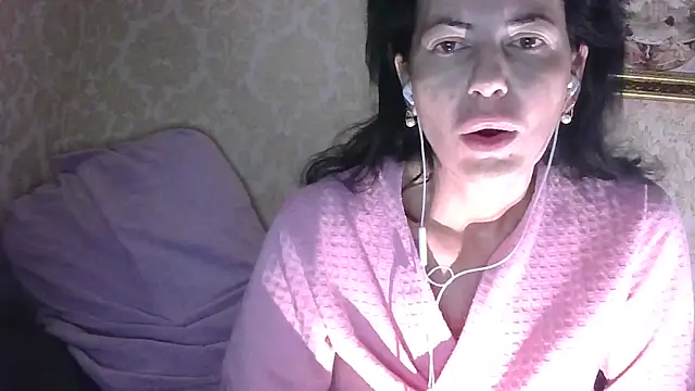 Snapshot of StunnigArt chatting on June 6, 1:11 am StunnigArt online show from June 6, 1:11 am