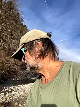 Snapshot of artXhibitor chatting on November 28, 1:03 pm artXhibitor online show from November 28, 1:03 pm