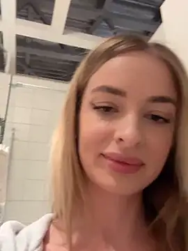 Snapshot of EvieEvans chatting on March 13, 3:50 pm EvieEvans online show from March 13, 3:50 pm