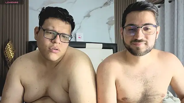 Snapshot of _Araboys_ chatting on November 12, 12:55 am Araboys online show from November 12, 12:55 am