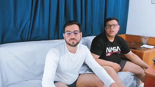 Snapshot of _Araboys_ chatting on November 29, 4:15 am Araboys online show from November 29, 4:15 am