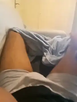 Snapshot of BigY690 chatting on February 7, 11:24 pm BigY690 online show from February 7, 11:24 pm