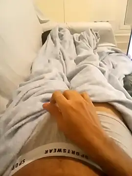 Snapshot of BigY690 chatting on February 10, 4:08 am BigY690 online show from February 10, 4:08 am