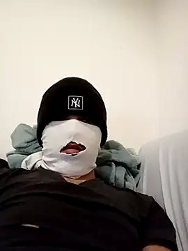 Snapshot of BigY690 chatting on February 11, 11:22 pm BigY690 online show from February 11, 11:22 pm