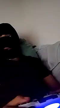 Snapshot of BigY690 chatting on February 18, 2:49 am BigY690 online show from February 18, 2:49 am