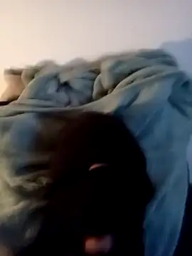 Snapshot of BigY690 chatting on February 20, 2:40 am BigY690 online show from February 20, 2:40 am