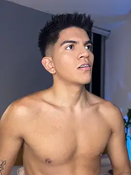 Snapshot of santiago_01 chatting on December 19, 12:06 am santiago 01 online show from December 19, 12:06 am