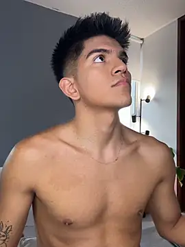 Snapshot of santiago_01 chatting on December 19, 10:28 pm santiago 01 online show from December 19, 10:28 pm