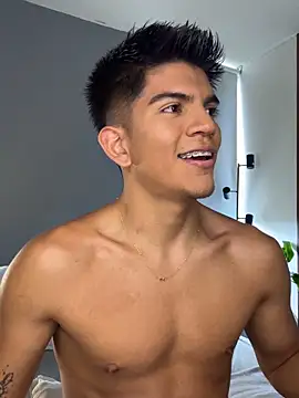 Snapshot of santiago_01 chatting on December 22, 6:38 pm santiago 01 online show from December 22, 6:38 pm