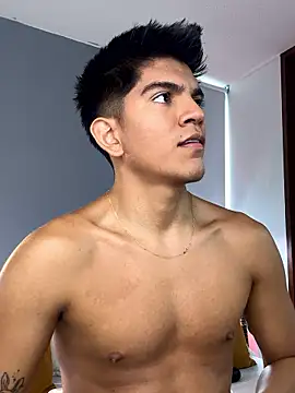 Snapshot of santiago_01 chatting on January 18, 9:07 pm santiago 01 online show from January 18, 9:07 pm