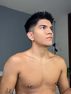 Snapshot of santiago_01 chatting on February 13, 11:34 pm santiago 01 online show from February 13, 11:34 pm