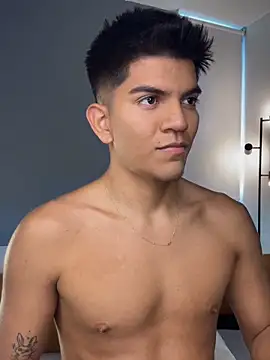 Snapshot of santiago_01 chatting on February 22, 9:02 pm santiago 01 online show from February 22, 9:02 pm