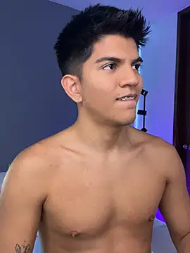 Snapshot of santiago_01 chatting on March 5, 9:33 pm santiago 01 online show from March 5, 9:33 pm