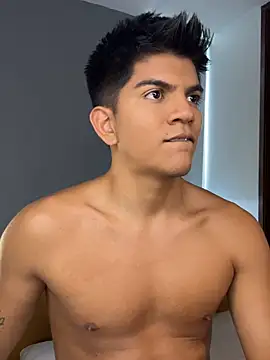 Snapshot of santiago_01 chatting on March 6, 9:11 pm santiago 01 online show from March 6, 9:11 pm