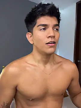 Snapshot of santiago_01 chatting on March 9, 9:30 pm santiago 01 online show from March 9, 9:30 pm