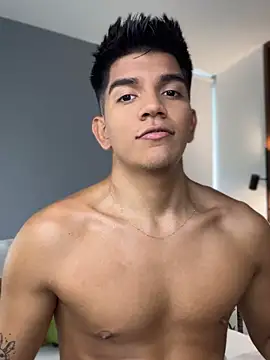 santiago 01 online show from April 30, 8:48 pm