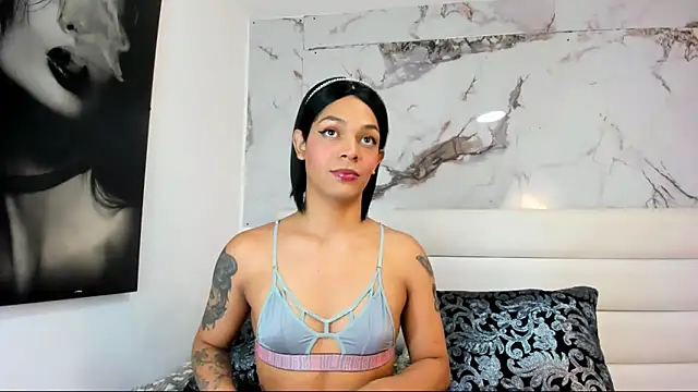 Snapshot of emily_lady20 chatting on June 15, 4:04 am emily lady20 online show from June 15, 4:04 am