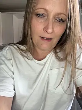 HoneyBluex online show from September 15, 11:54 am