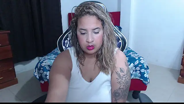 Snapshot of KathyHardcore69 chatting on November 30, 2:04 am KathyHardcore69 online show from November 30, 2:04 am