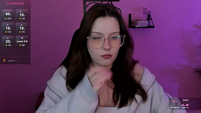 Snapshot of CoralineKeyns chatting on February 28, 8:53 am CoralineKeyns online show from February 28, 8:53 am