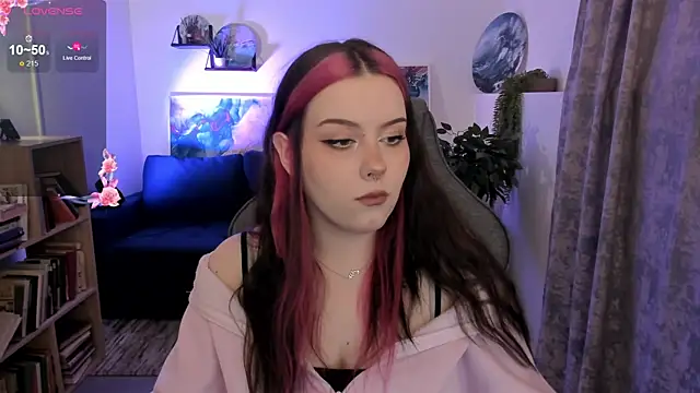 CoralineKeyns online show from April 28, 2:38 am