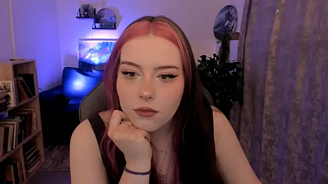 CoralineKeyns online show from July 10, 5:34 am