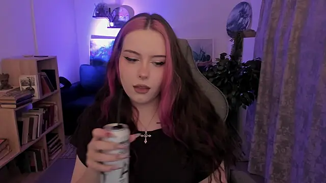 CoralineKeyns online show from July 31, 5:29 am