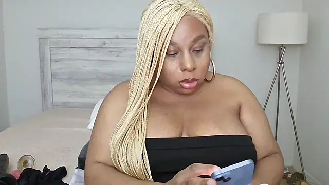 Snapshot of Carmen_Cream chatting on November 13, 5:50 am Carmen Cream online show from November 13, 5:50 am