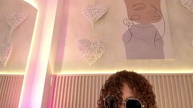Snapshot of daiana_curly chatting on June 25, 8:24 pm daiana curly online show from June 25, 8:24 pm